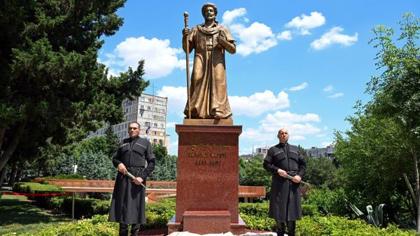 В Тбилиси открылся памятник поэту и мыслителю Алишеру Навои