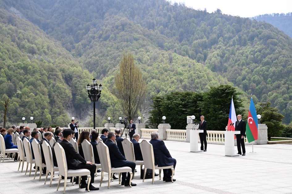 Prezident İlham Əliyev və Çexiyanın Baş naziri Andrey Babiş mətbuata bəyanatlarla çıxış ediblər - YENİLƏNİB - FOTO