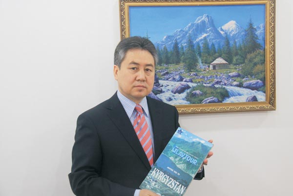 Глава МИД призвал кыргызстанцев, работающих за границей, возвращаться на родину