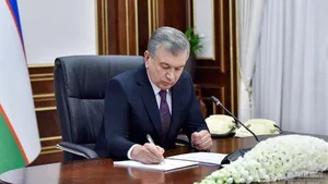 Шавкат Мирзиёев наградил работников печати и СМИ по случаю профессионального праздника