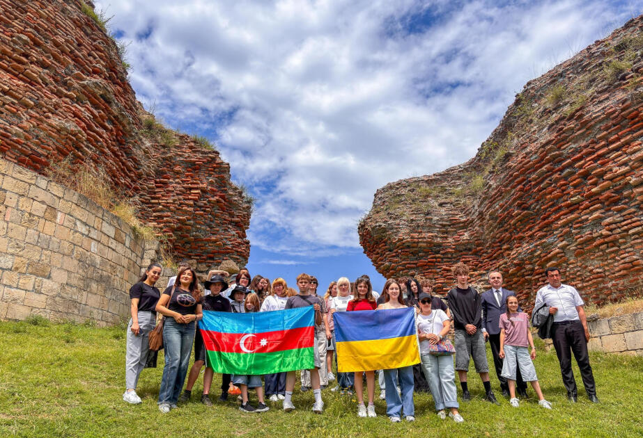 Организована экскурсия украинских детей в регионы Азербайджана
