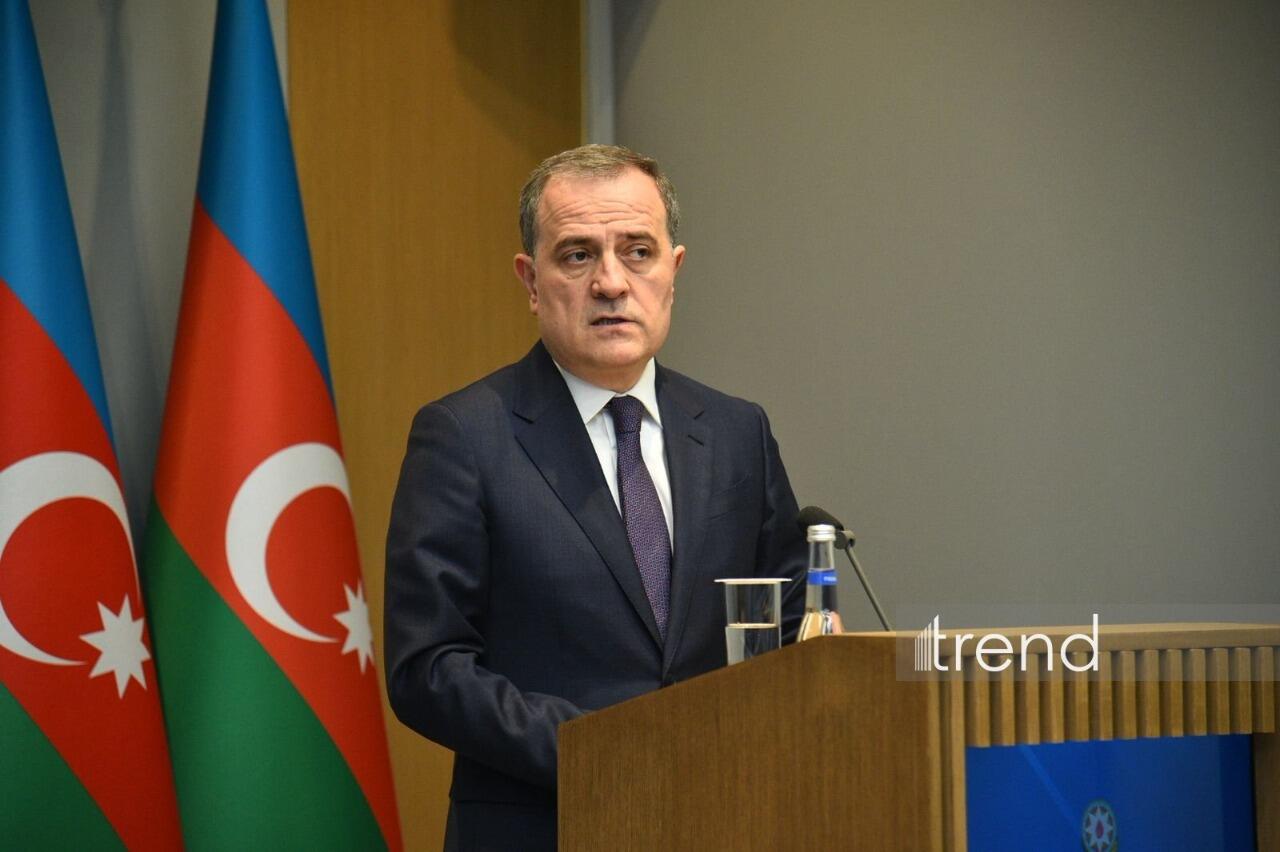 Глава МИД Азербайджана подтвердил продолжение гумпомощи Украине