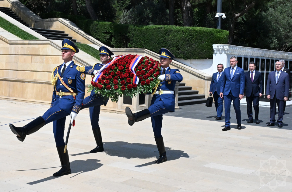 Президент Словакии почтил в Баку память шехидов (ФОТО)