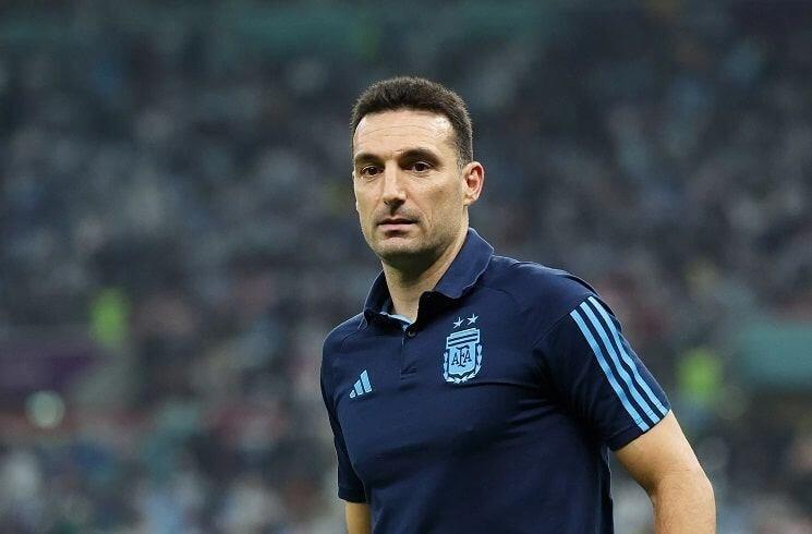 Skaloni Argentina millisi ilə yubiley matçını keçirib