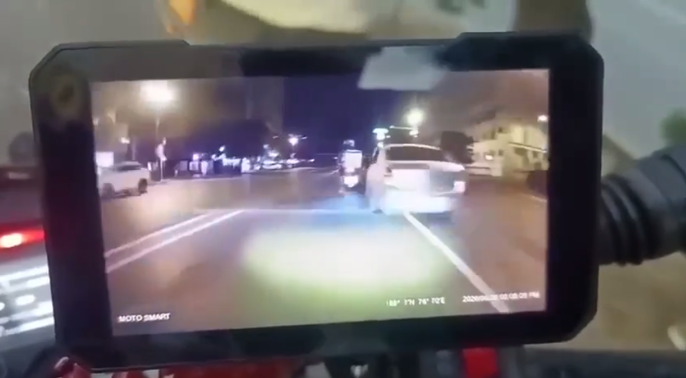 В Баку автомобиль сбил мотоциклиста во время резкого маневра