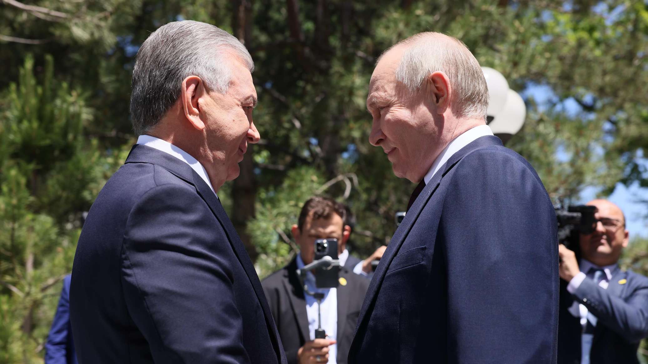Путин поздравил Мирзиёева с днем рождения