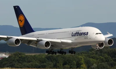 Самолет Lufthansa экстренно сел в Баку