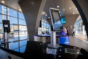Более 9 тысяч пассажиров оплатили проезд на поездах через SIMA Pay