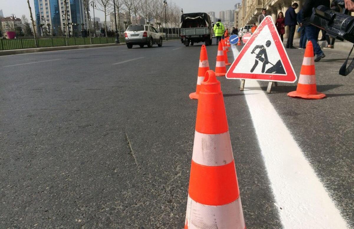 В Баку ограничат движение транспорта на ряде улиц