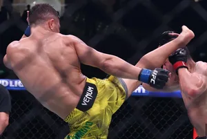 Австралиец Каан Офли одержал досрочную победу на турнире UFC Fight Night в Баку