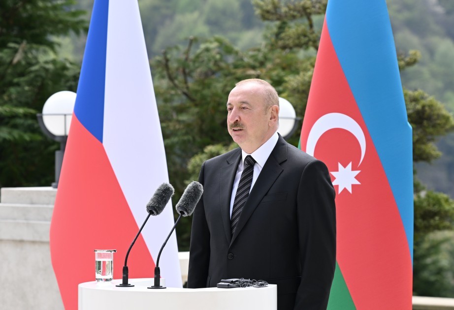 Prezident İlham Əliyev: Azərbaycan Çexiyaya qonşu ölkələrə təbii qaz ixrac edir