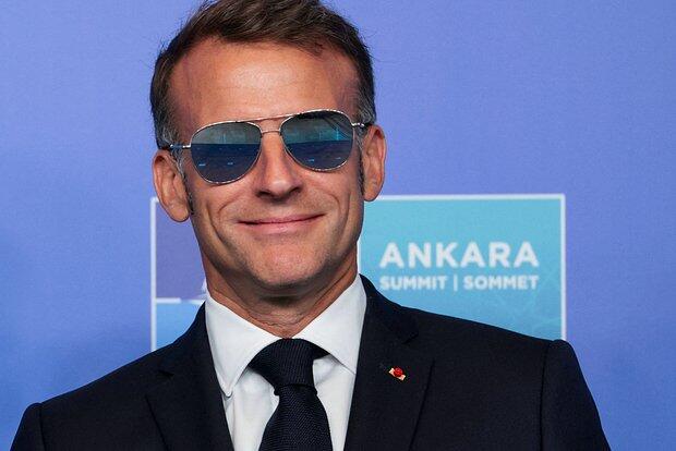 Makronun gün eynəyi Ərdoğanın təbəssümünə səbəb olub