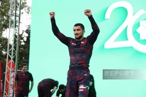 Бойцы UFC встретились с болельщиками в Баку
