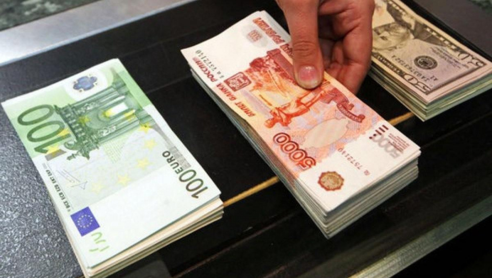 Курс валют в коммерческих банках 25 мая: рубль подешевел