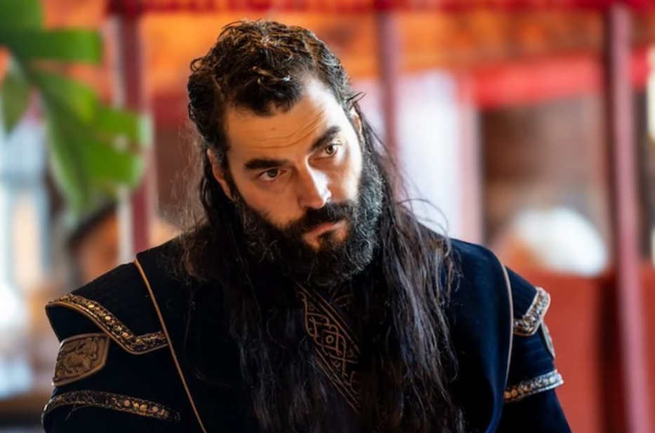 Akın Akınözü serial üçün imicini dəyişdi