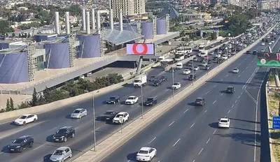 На ряде улиц и проспектов Баку осложнено движение