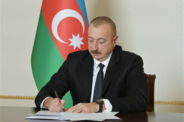 Алиев утвердил протокол о финансовой помощи посольству Палестины