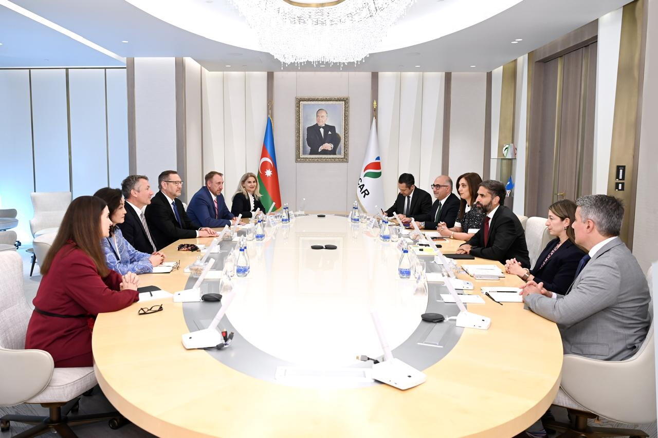SOCAR və “ExxonMobil Corporation” arasında ötən il imzalanmış Anlaşma Memorandumu üzrə görülən işlər nəzərdən keçirilib