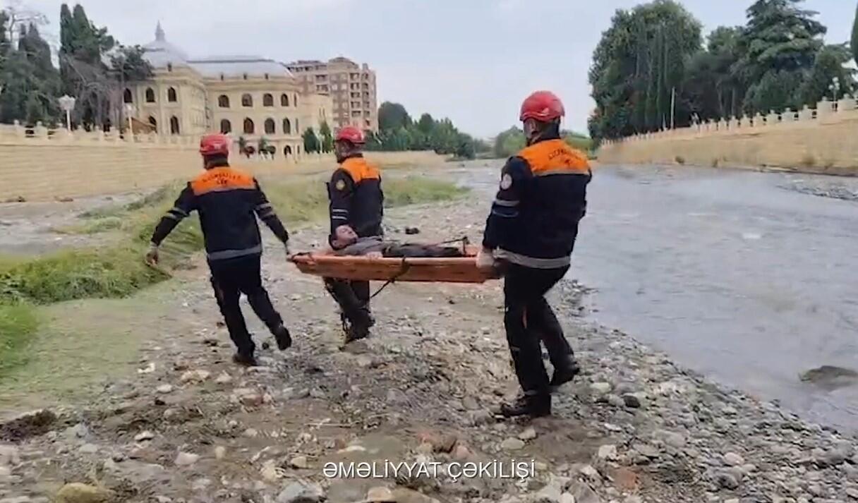 Gəncədə çaya yıxılan şəxs xilas edilib