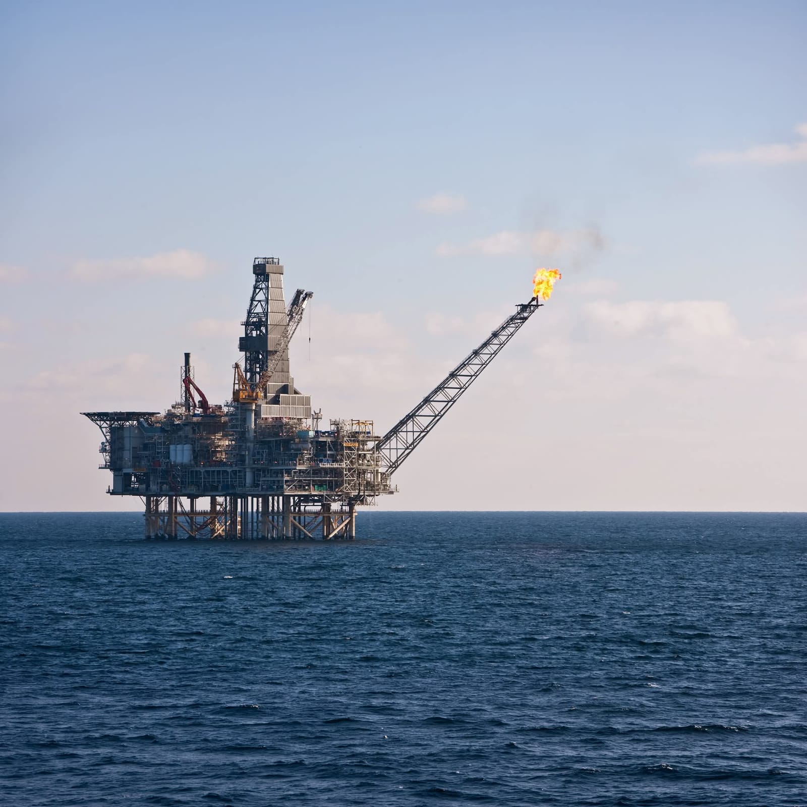 Назван объём добычи нефти на платформе ACE за два года эксплуатации