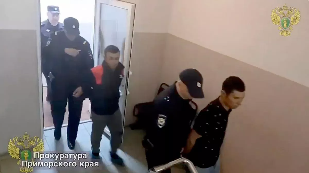 Трем узбекистанцам ужесточили приговор за групповое изнасилование россиянки во Владивостоке