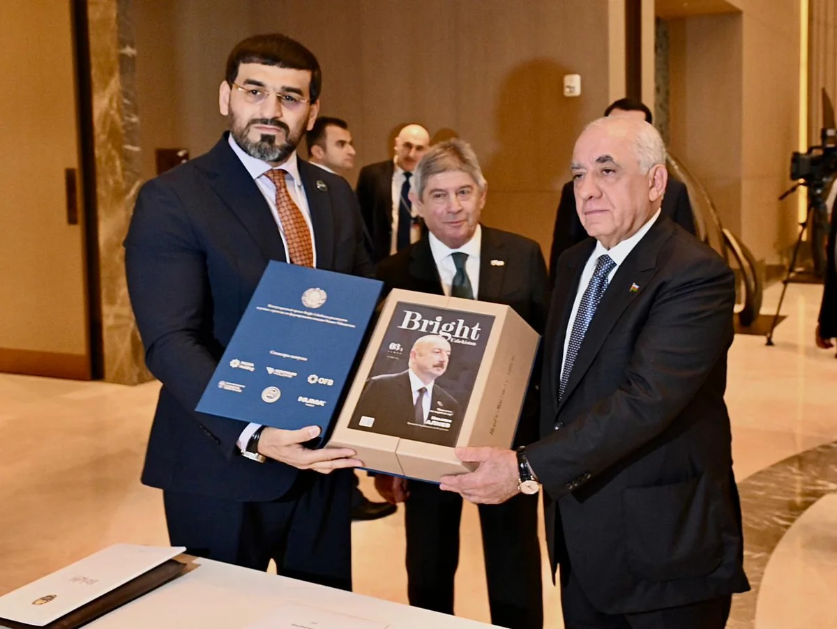 Али Асадову вручен спецвыпуск журнала Bright Uzbekistan