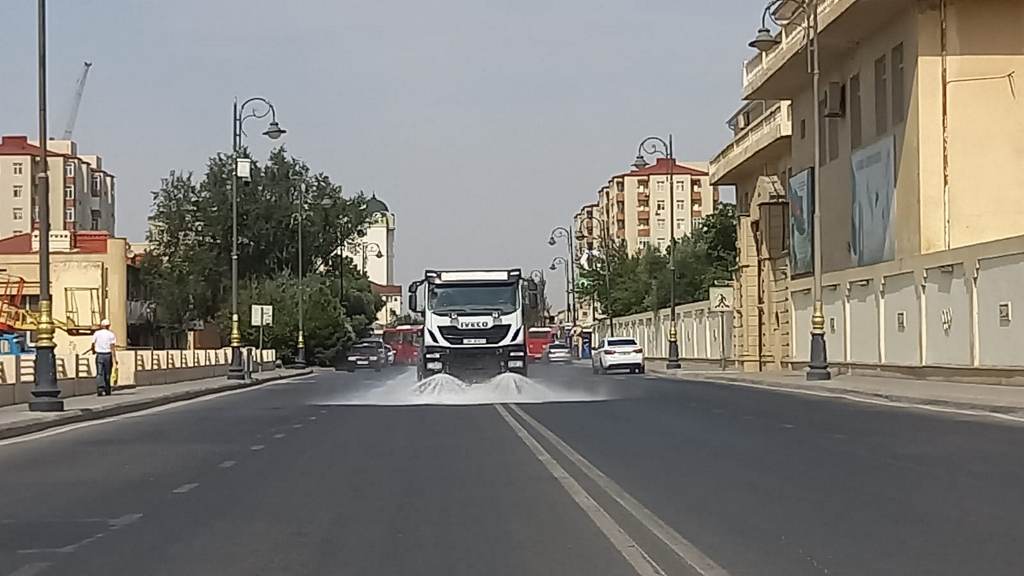 В Баку помыли улицы
