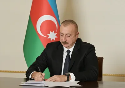 Ильхам Алиев присвоил дипломатические ранги сотрудникам МИД