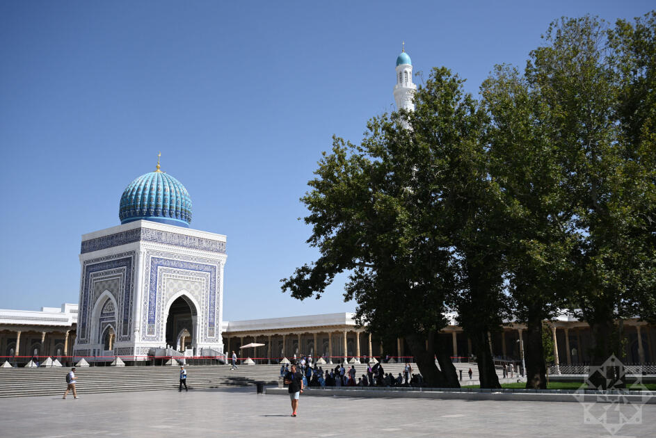 Азербайджанские журналисты посетили туристический комплекс Имама аль-Бухари близ Самарканда