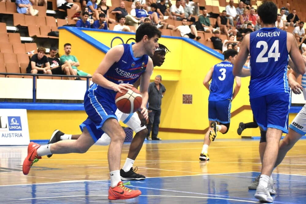 Сборная Азербайджана U18 стартует на чемпионате Европы
