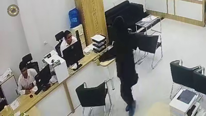 Мужчина в маске попытался ограбить банк в Самарканде. Видео