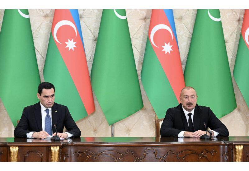 Prezident İlham Əliyev və Prezident Sərdar Berdiməhəmmədov mətbuata bəyanatlarla çıxış ediblər