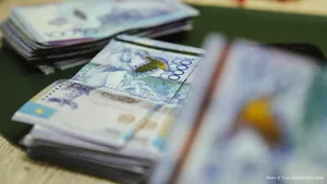 У казахстанца забрали почти 2 миллиарда тенге, заработанные без разрешения