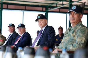 Эрдоган и Гасанов наблюдают за военными учениями