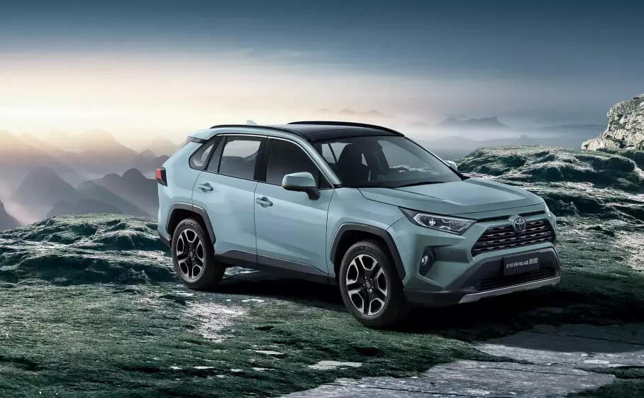 Toyota bir ildə rekord sayda avtomobil satdı