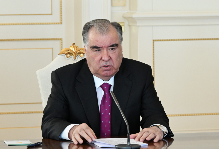 Эмомали Рахмон поздравил Президента Ильхама Алиева