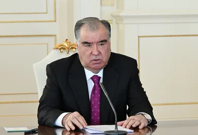 Эмомали Рахмон поздравил Президента Ильхама Алиева