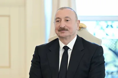 Ильхам Алиев поздравляет...