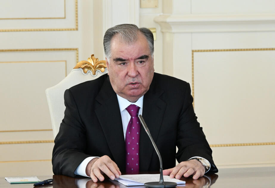Эмомали Рахмон направил поздравительное письмо Президенту Ильхаму Алиеву