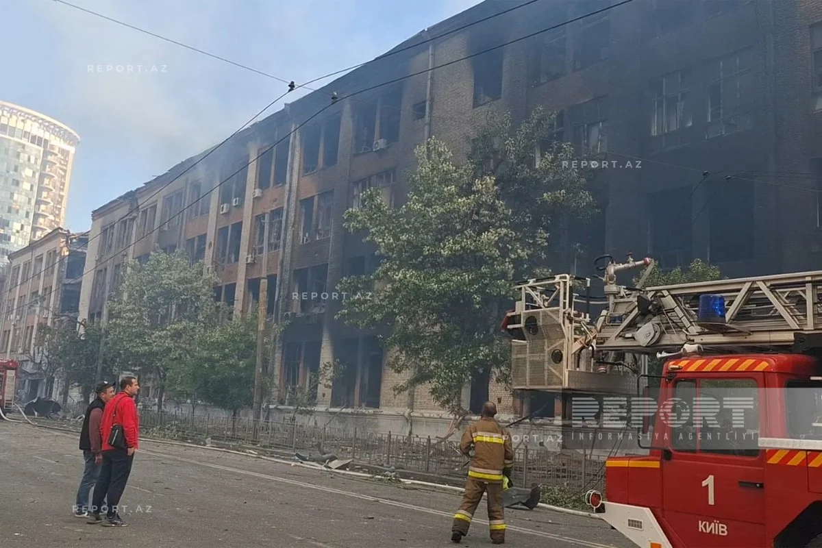 В ходе ночных ударов по Киеву повреждено здание посольства Азербайджана