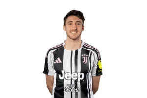"Barselona" və "Çelsi" italiyalı müdafiəçini transfer etmək istəyir