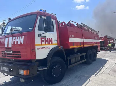 Bakıda yük maşını yanıb