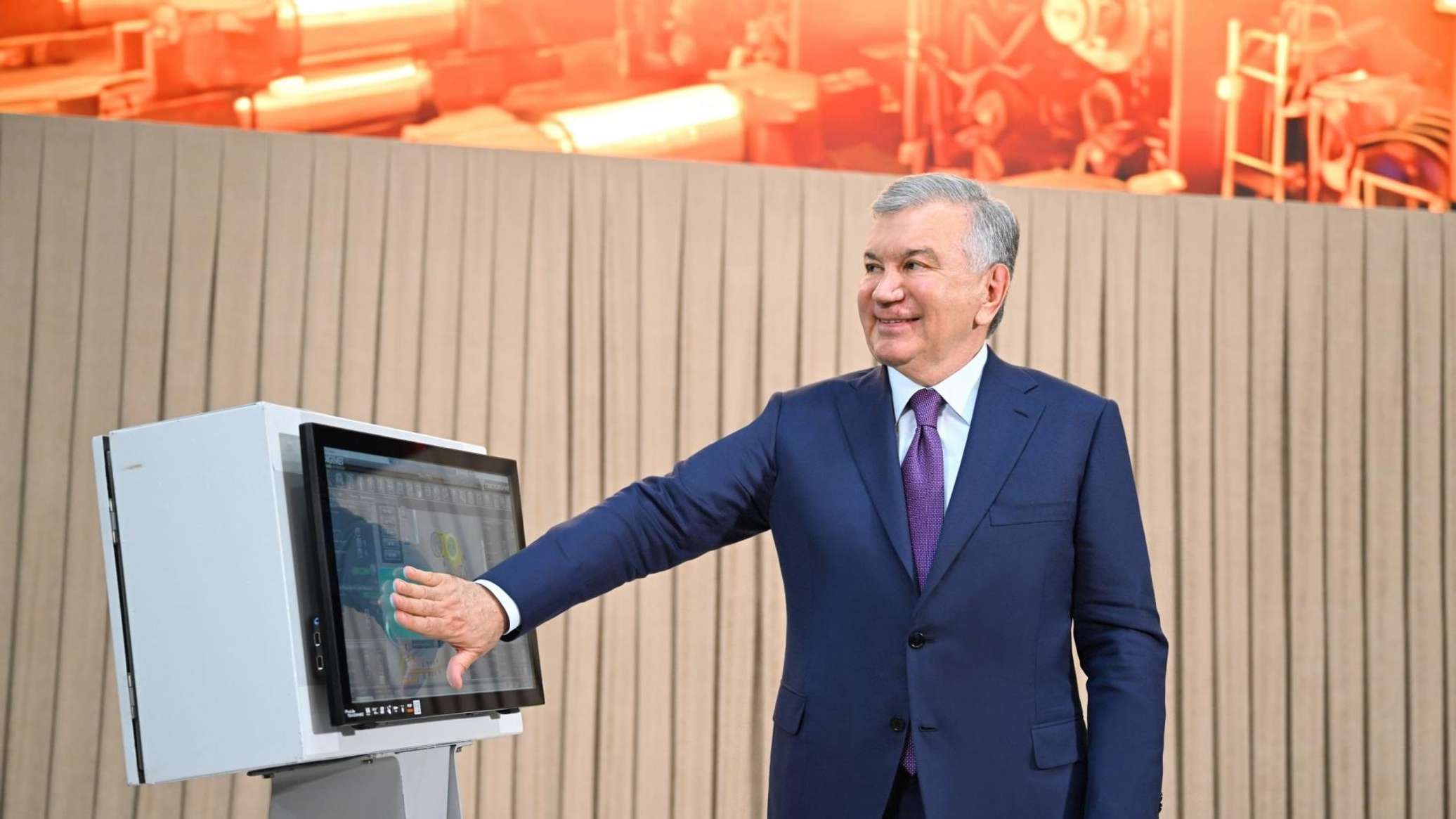 Мирзиёев ввел в строй литейно-прокатный комплекс Узбекского металлургического комбината