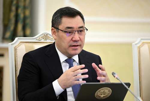 Садыр Жапаров разъяснил вопросы аренды земель для инвестпроектов, внешнего долга, туризма и энергетики