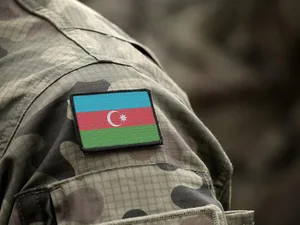 Kəlbəcərdə iki hərbçi dərəyə yıxılıb, biri ölüb