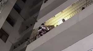В Хырдалане спасли женщину, сорвавшуюся с восьмого этажа