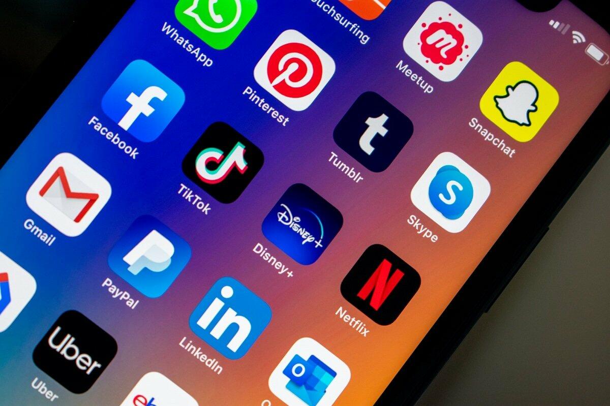Məktəblilərin ən çox istifadə etdiyi sosial media platformaları