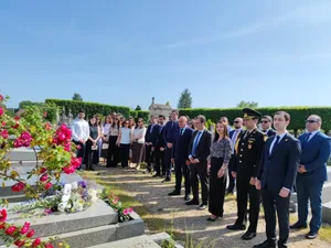 Сотрудники посольства Азербайджана во Франции посетили могилу Топчубашова