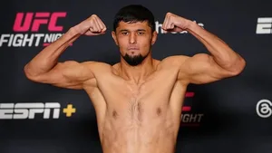 Нурсултон Рузибоев досрочно победил россиянина Пуляева на UFC Fight Night в Баку