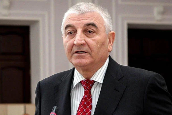 Yenə Məzahir Pənahov